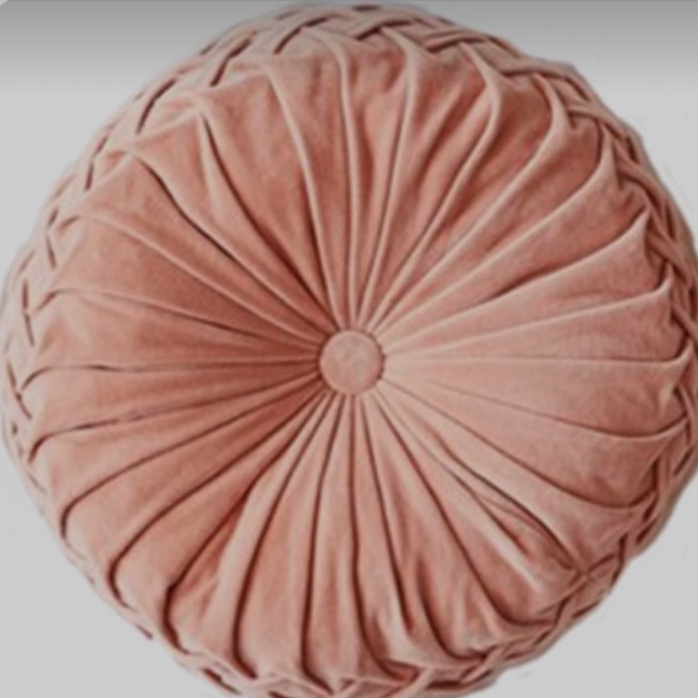 I’m looking for the urban outfitters around pin tuck pillow in light pink!